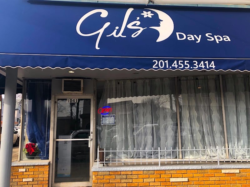 Gil's day spa, nail salon in Bayonne, NJ, photo 1 of 4